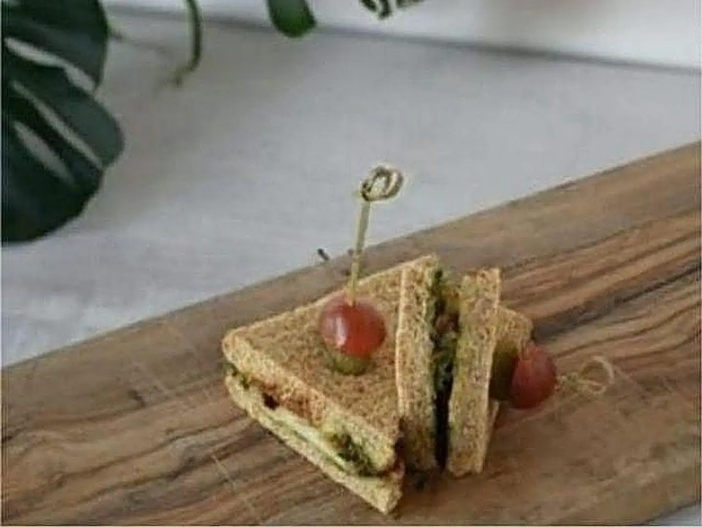 Halloumi Pesto Sandwich (2 Pieces)