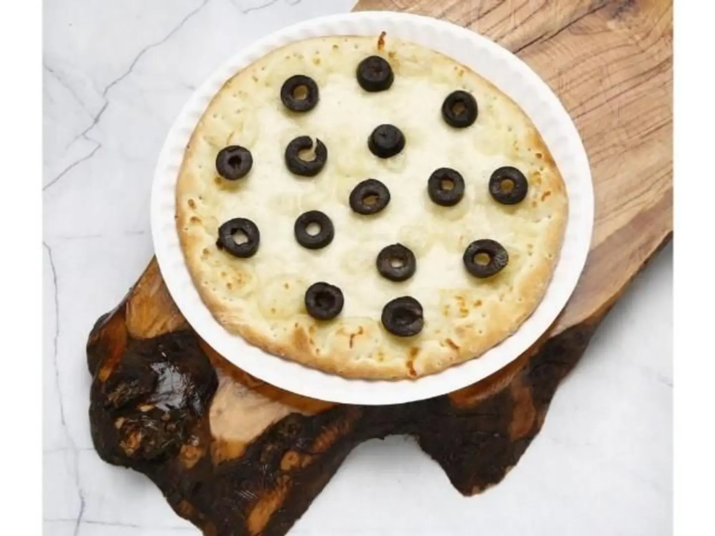 فطيرة جبنة بيضاء زيتون