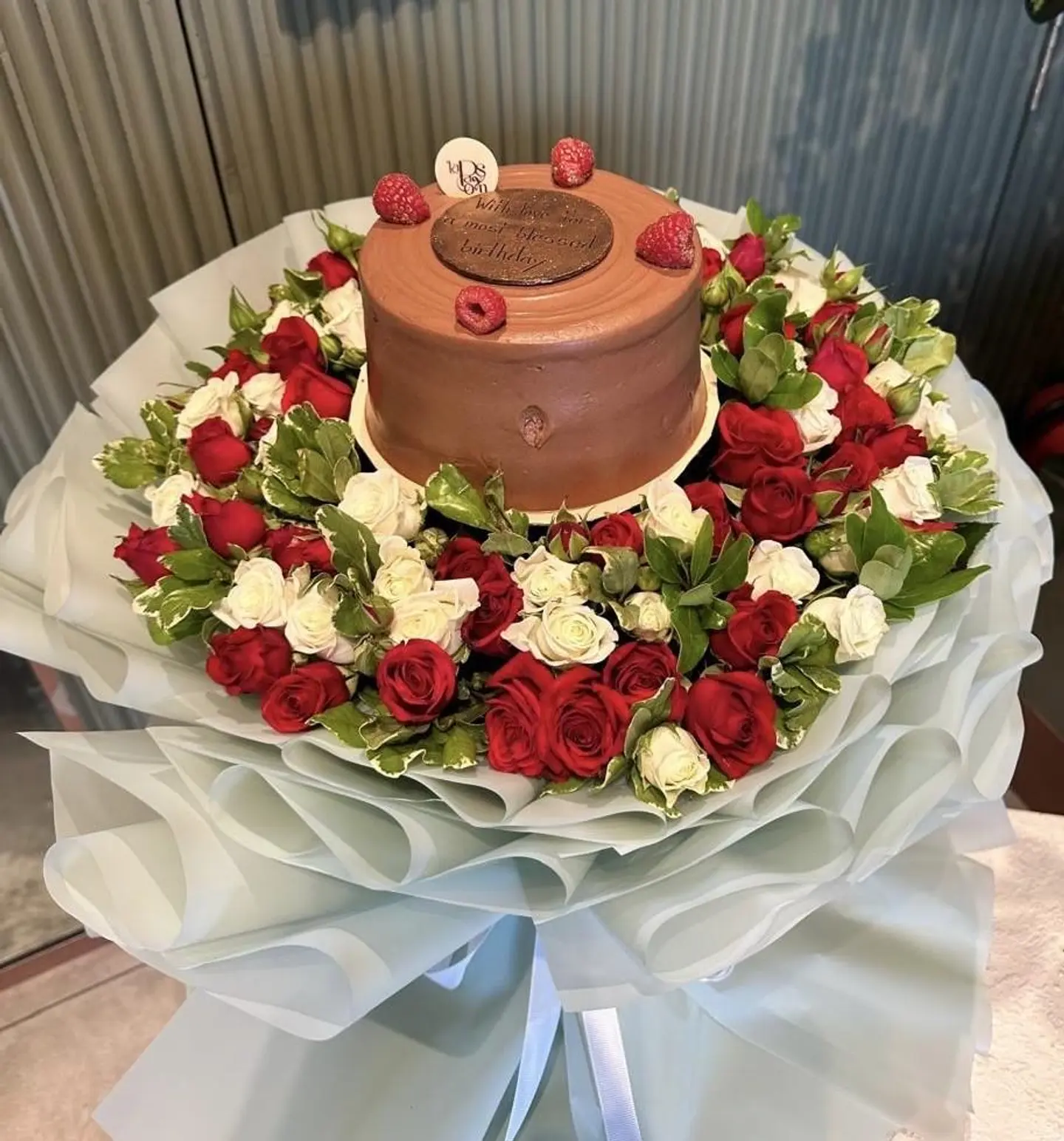 Cake With Natural Roses