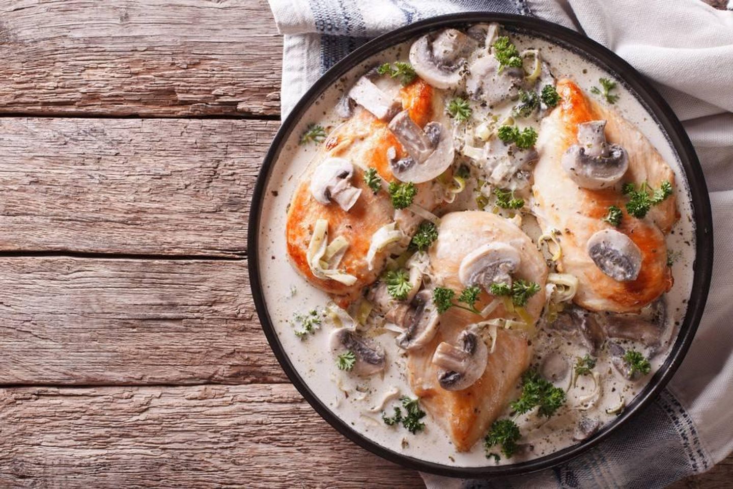 دجاج مع صلصة الفطر