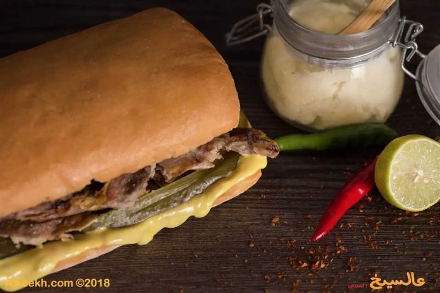 ساندويتش خروف حري مع صوص المسترد مع العسل