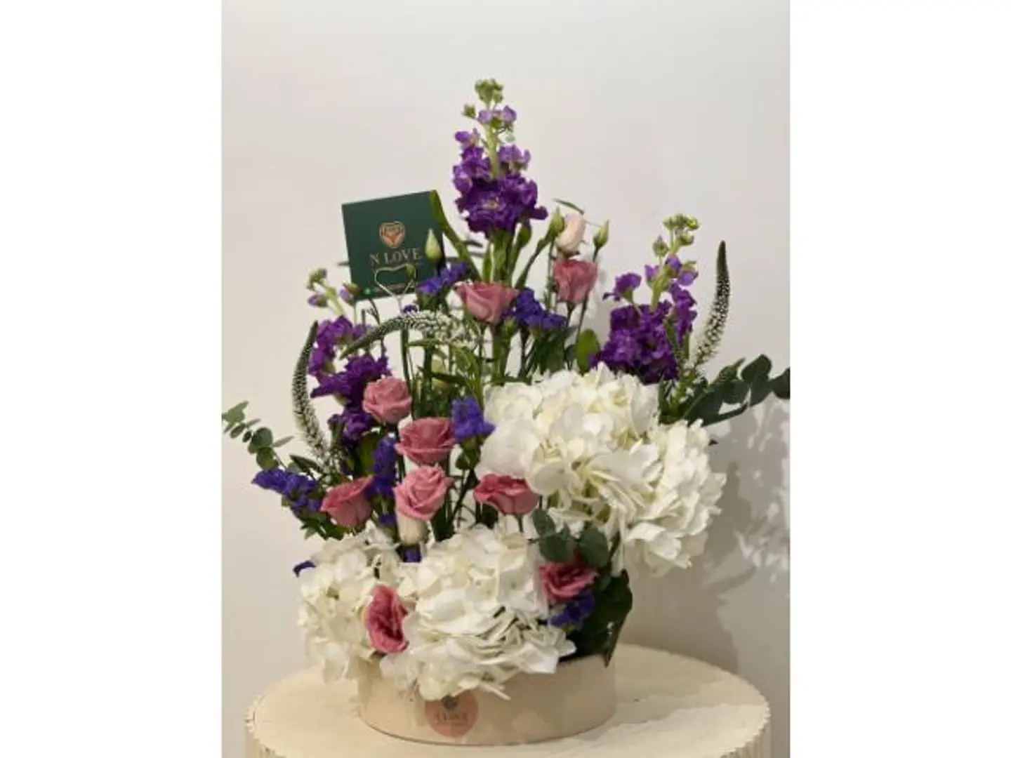 الأبيض والبنفسجي