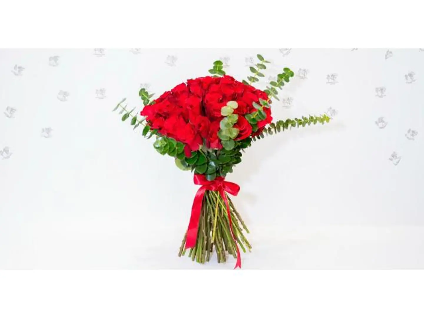 بوكيه احمر دائري وسط