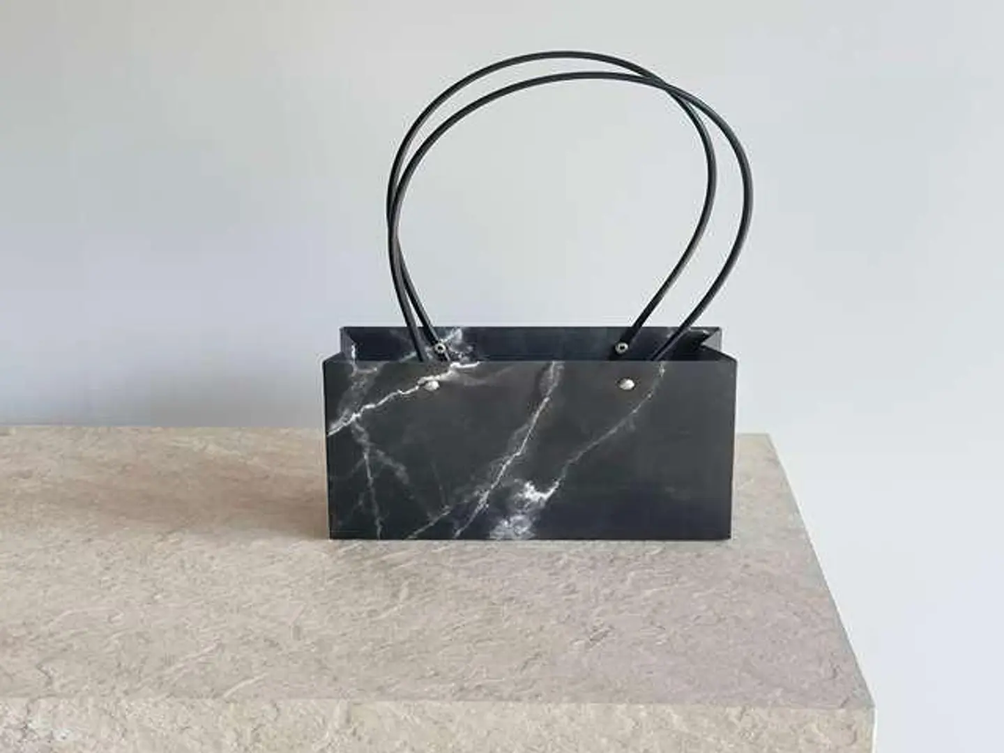 كيس مستطيل ذات مسكه بلاستيك