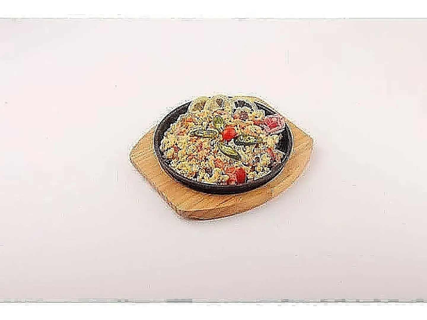 طبق اومليت بالخضار والجبنة