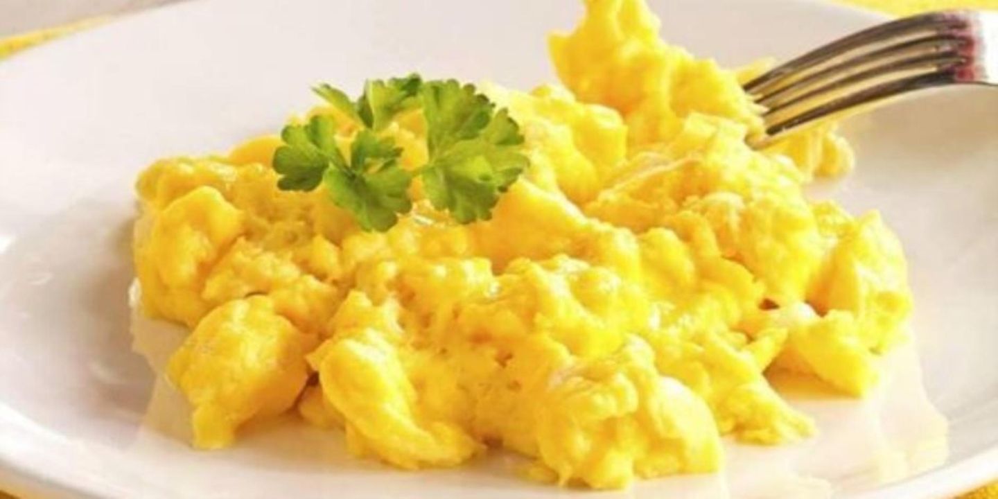 Eggs With Cheddar Cheese And Liquid