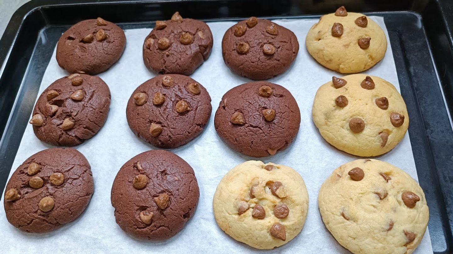 Chocolate And Valencia Cookies