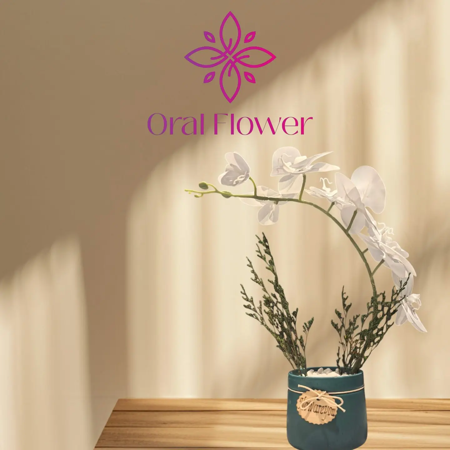 فازة ميني منسقة بالورد الصناعي أزرق