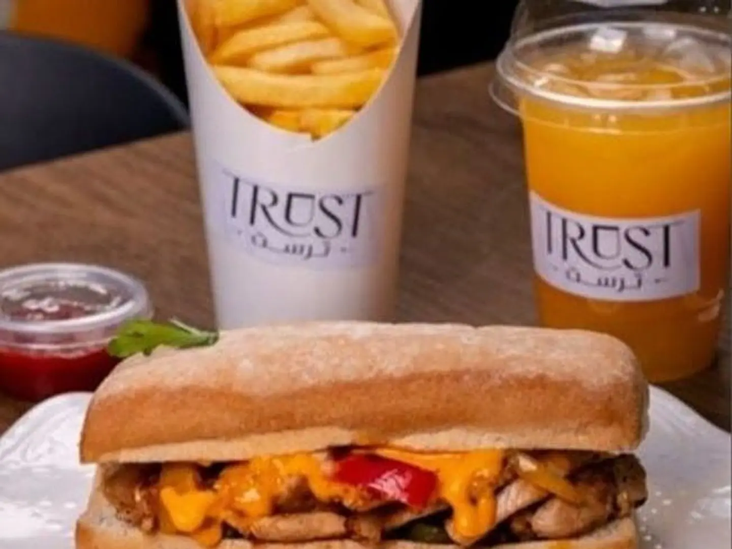 كومبو جكن فلي بطاطس مقليه عصير برتقال