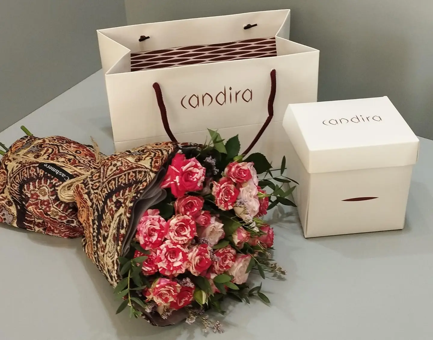 Bouqet Flore And Cake