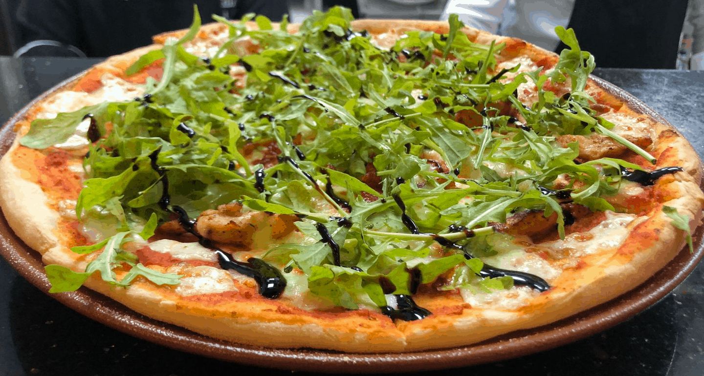 Rocca And Chicken Pizza