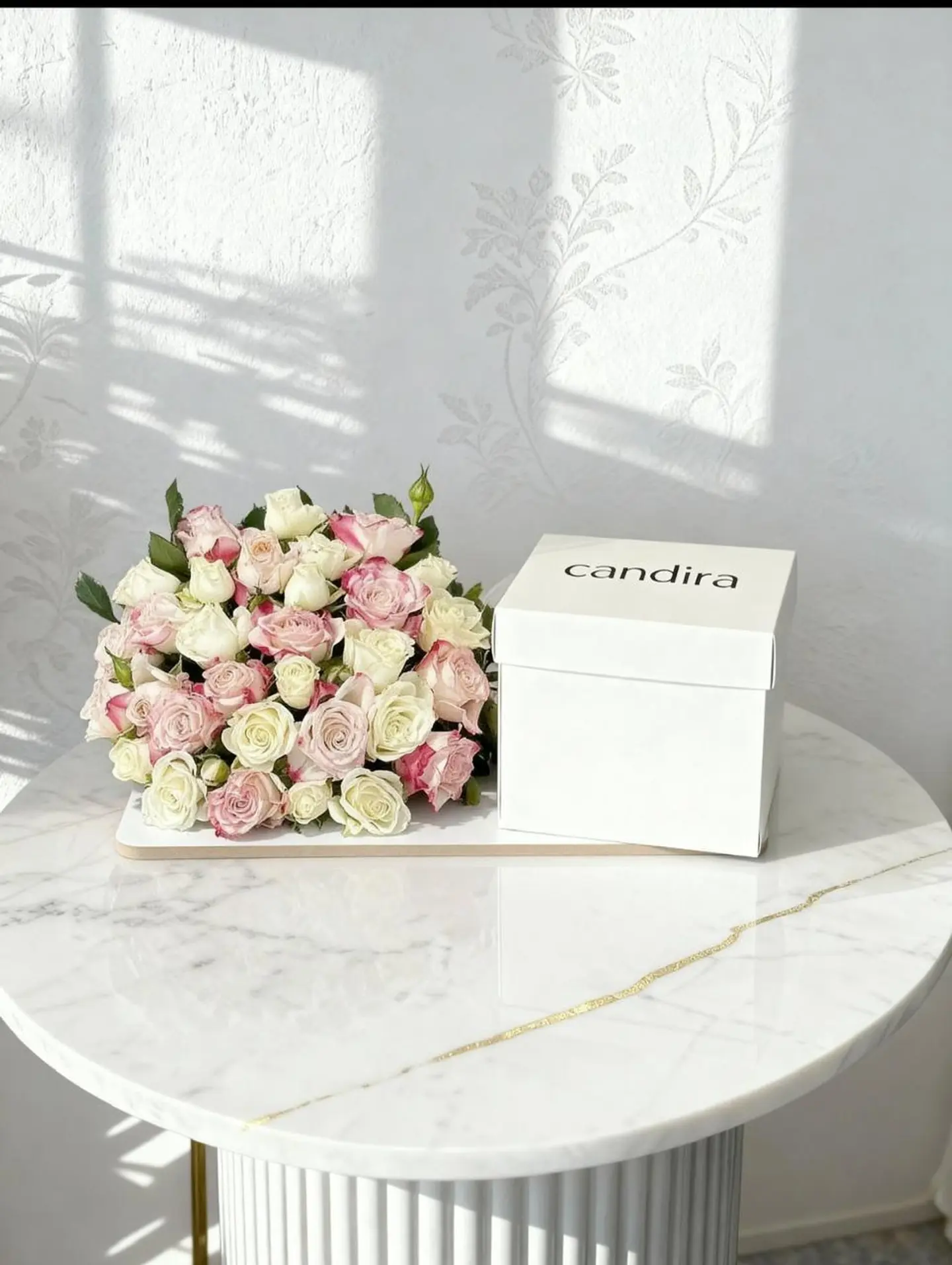 كانديرا مع ستاند مع تنسيق ورد 2