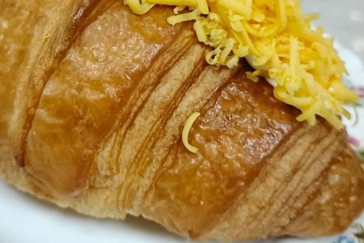 كروسان خليط الاجبان