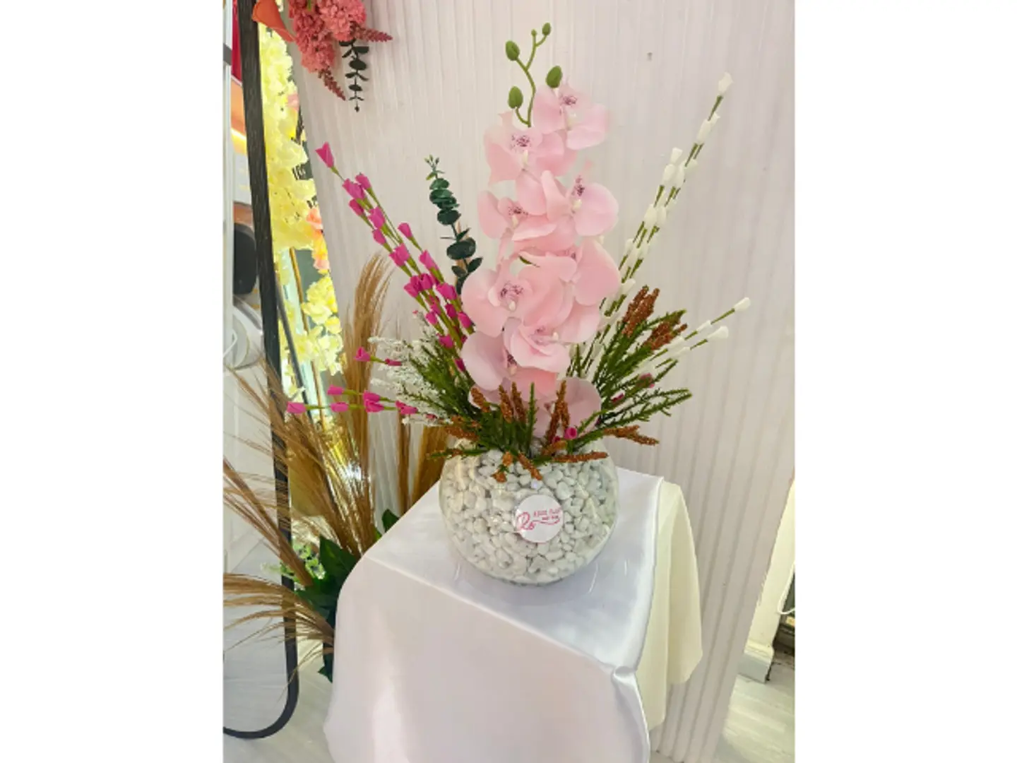 فازة ورد صناعي