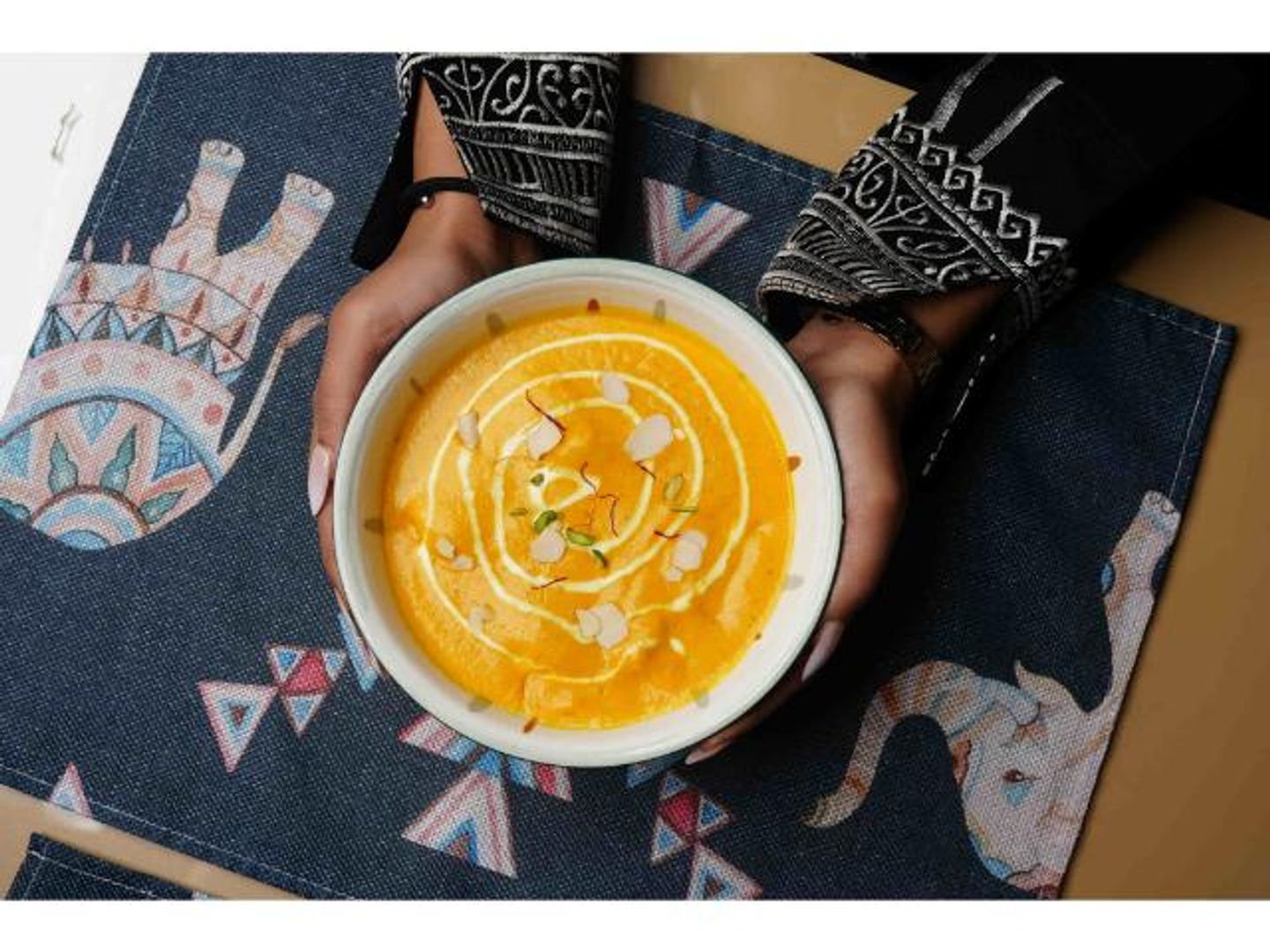 شوربة الدجاج بالزعفران