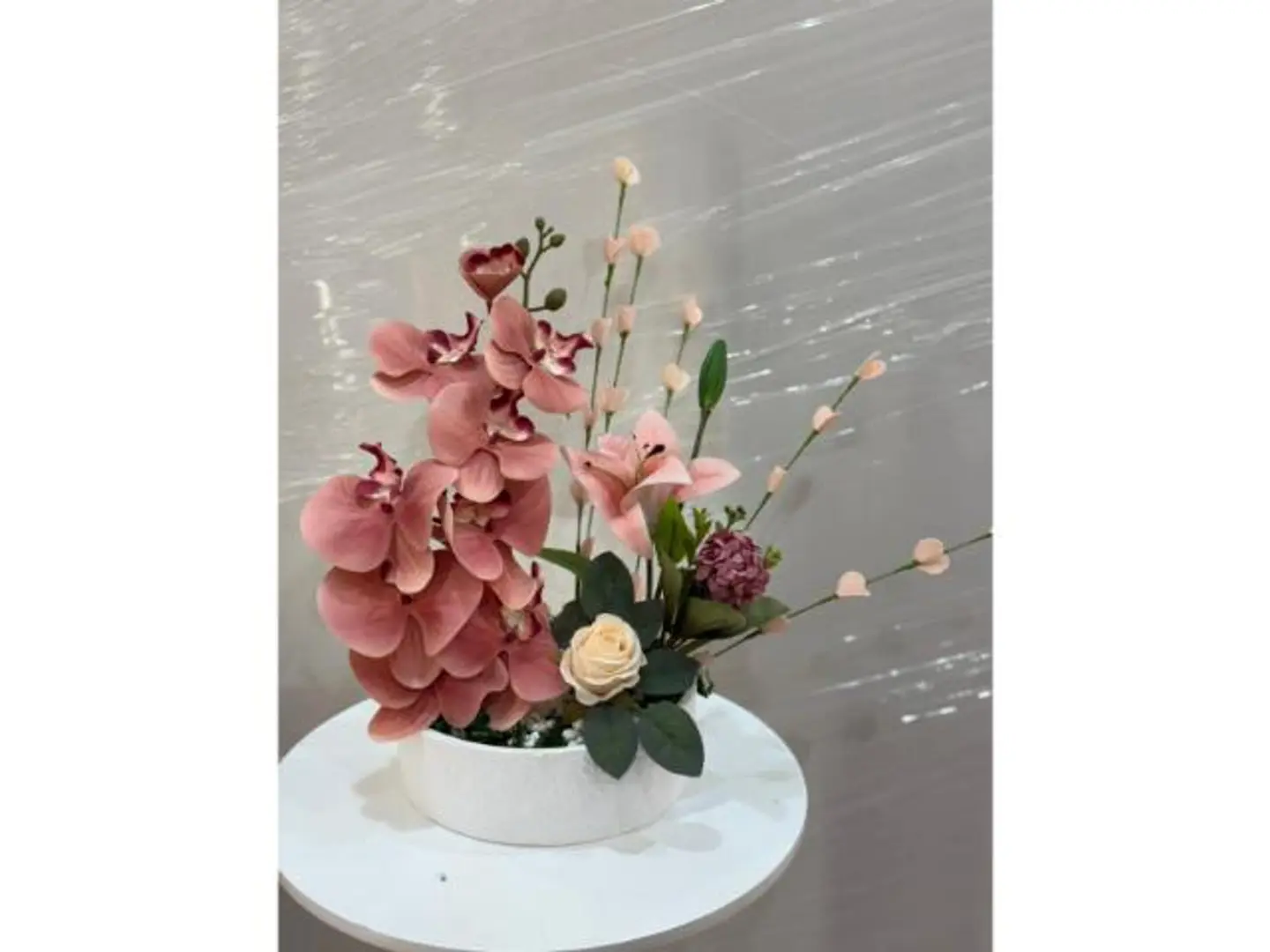 فازة ابيض صغير