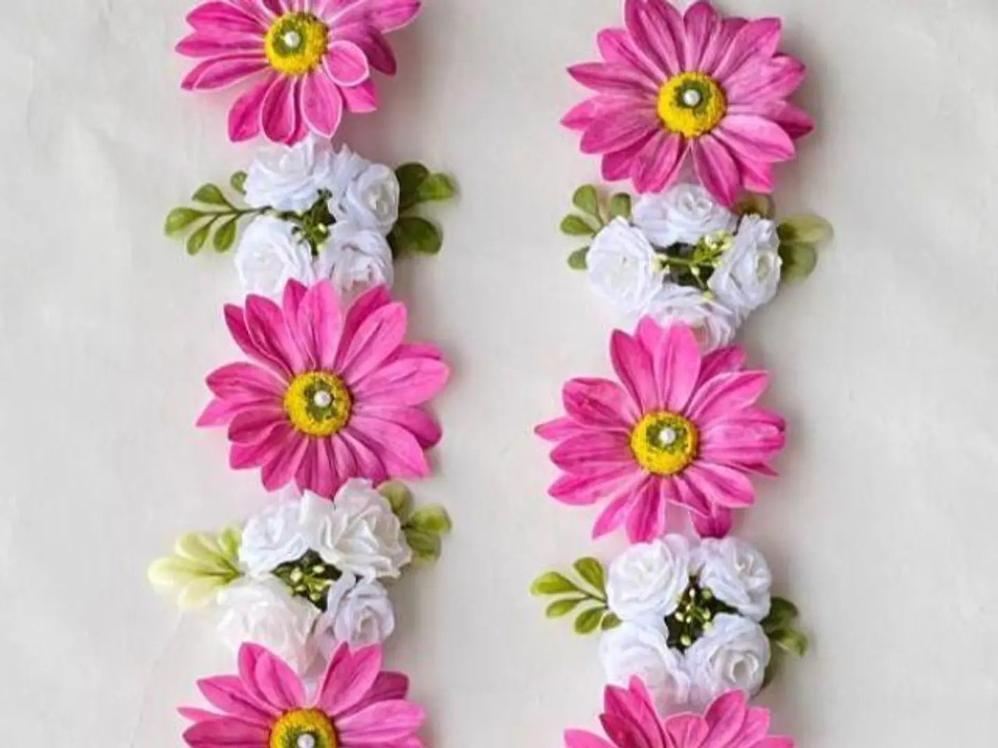 طوق التخرج الوردي