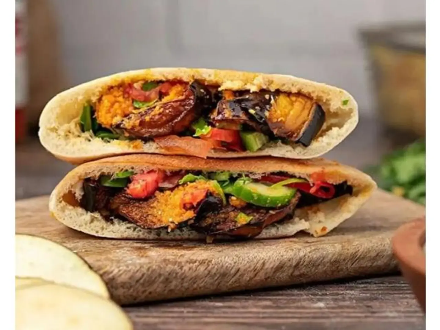 ساندوتش مسقعة لحمه مفرومه