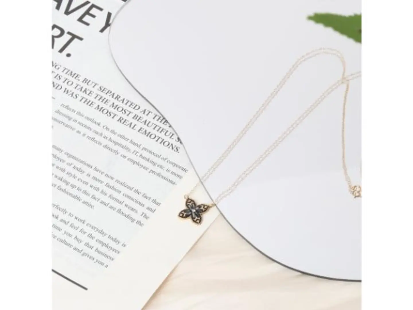 سلسال فراشه ملونه