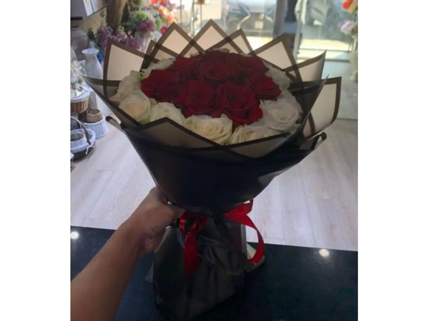 باقة احمر وبيض