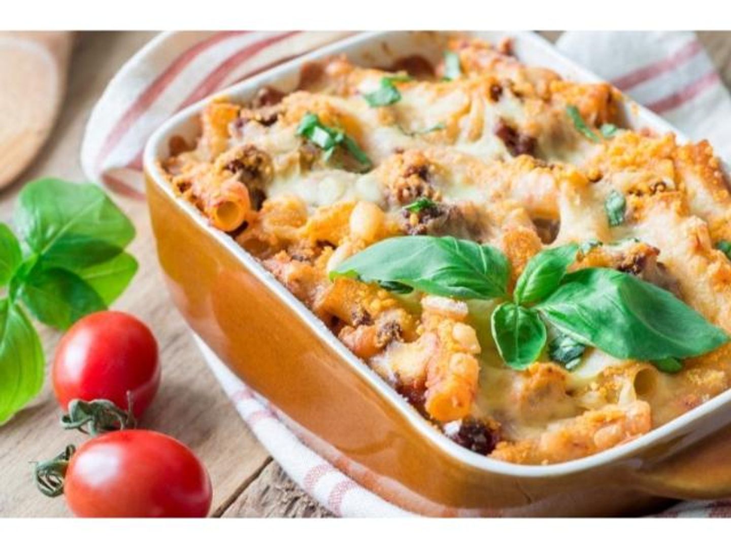 طاجن باللحم والموزريلا