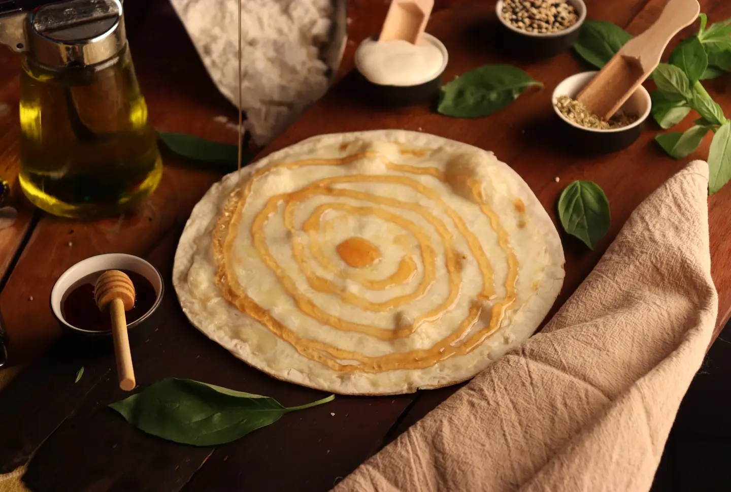 منقوشة لبنة وعسل طبيعي