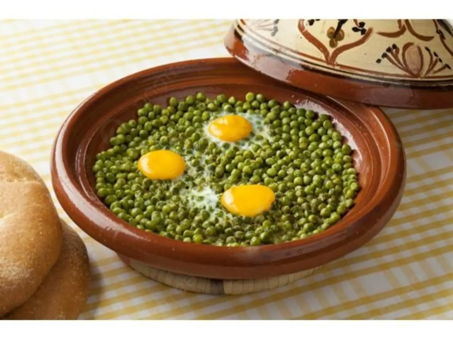 بازلاء مع البيض