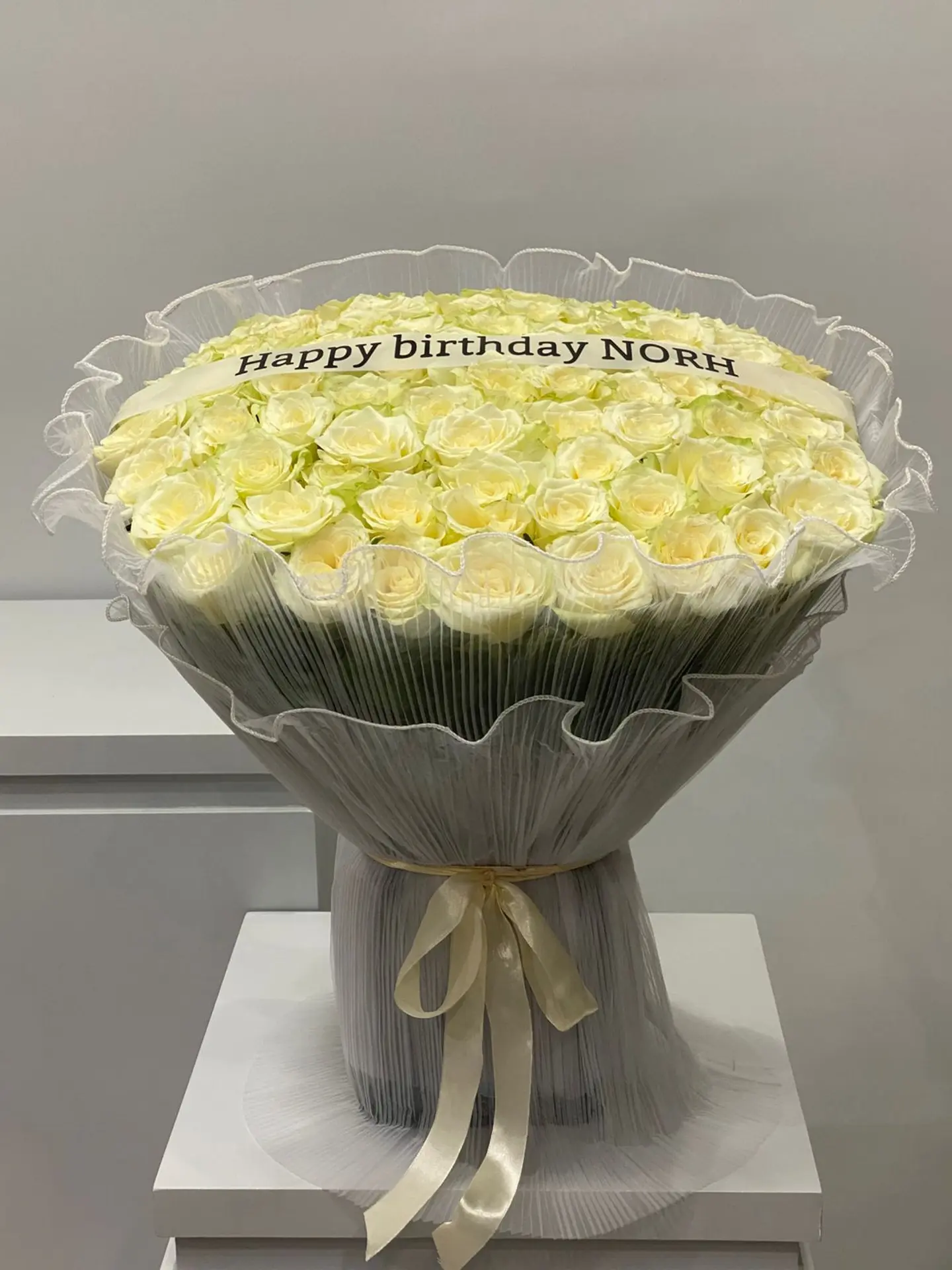 Natural Rose Bouquet 80 Roses With Ribbon 70