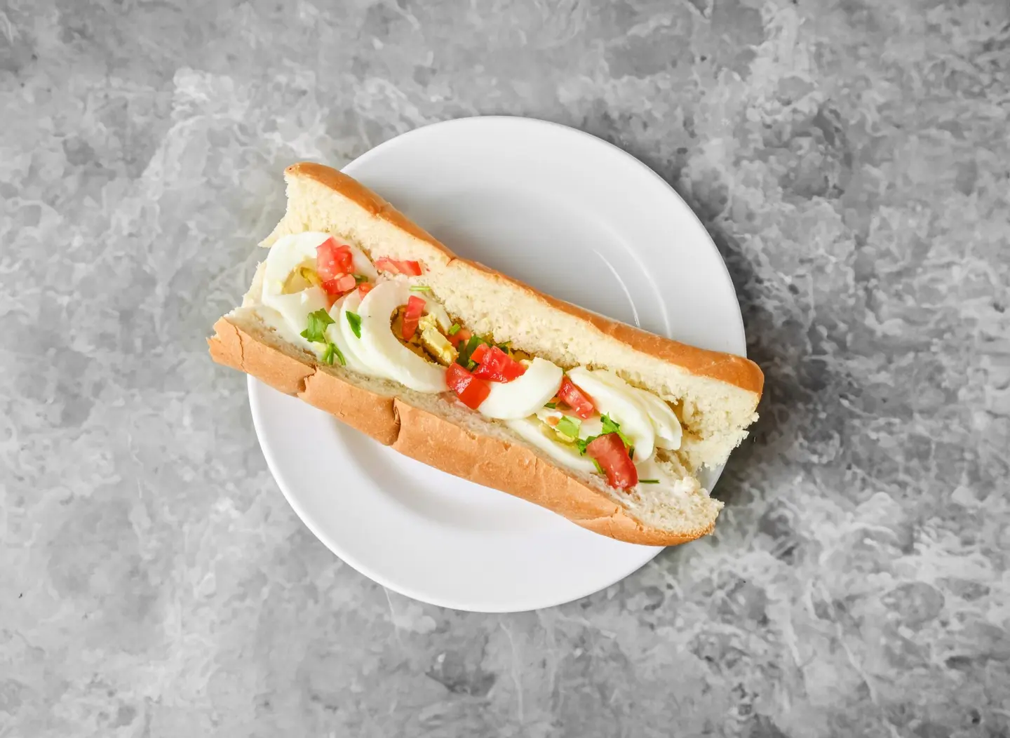 ساندوتش بيض مسلوق