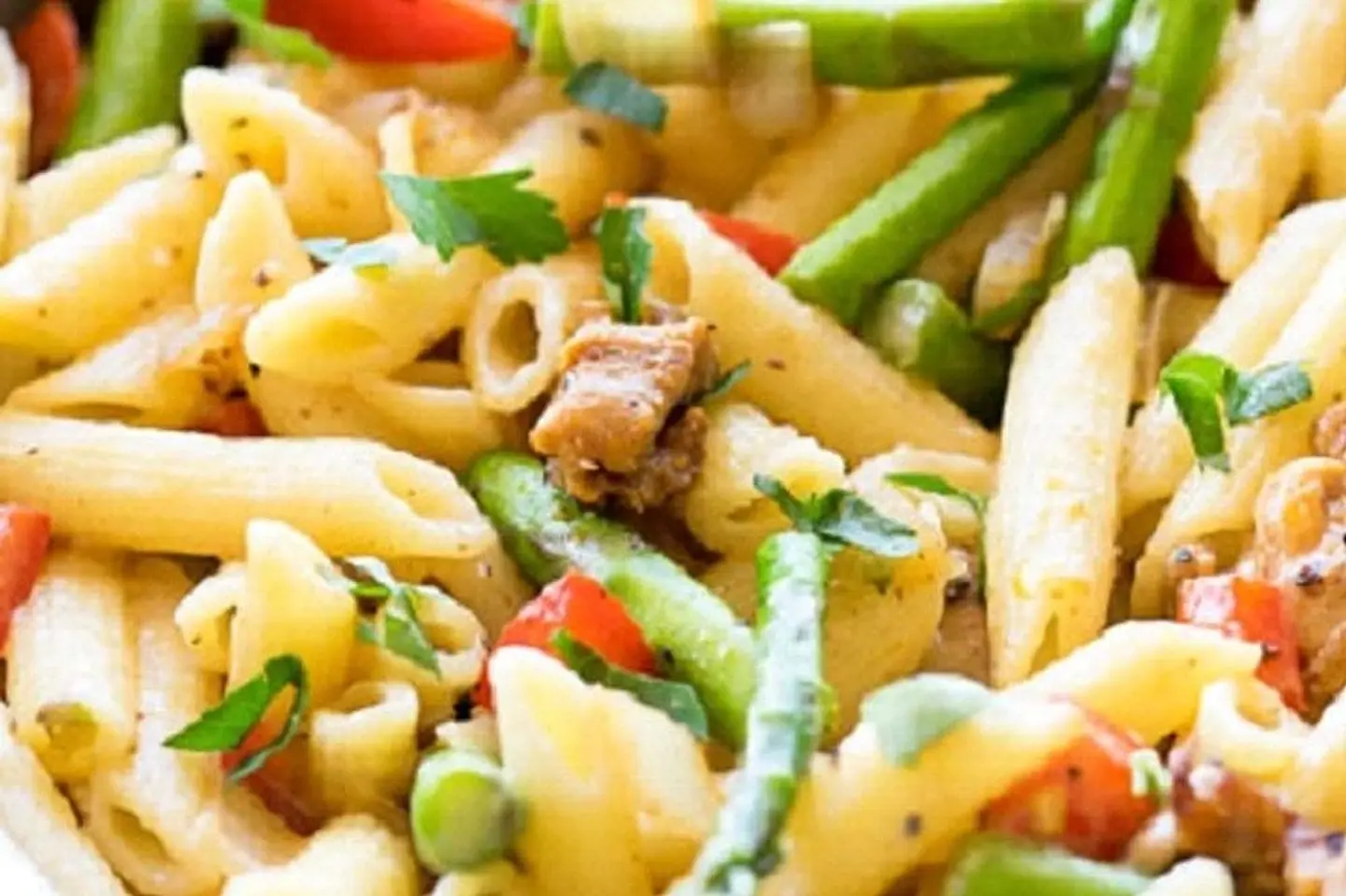 باستا خضار مع قطع دجاج