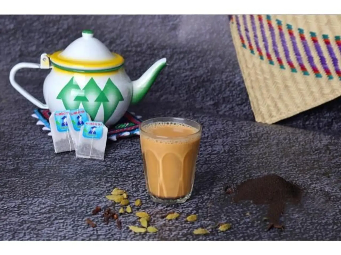 شاي حليب عدني