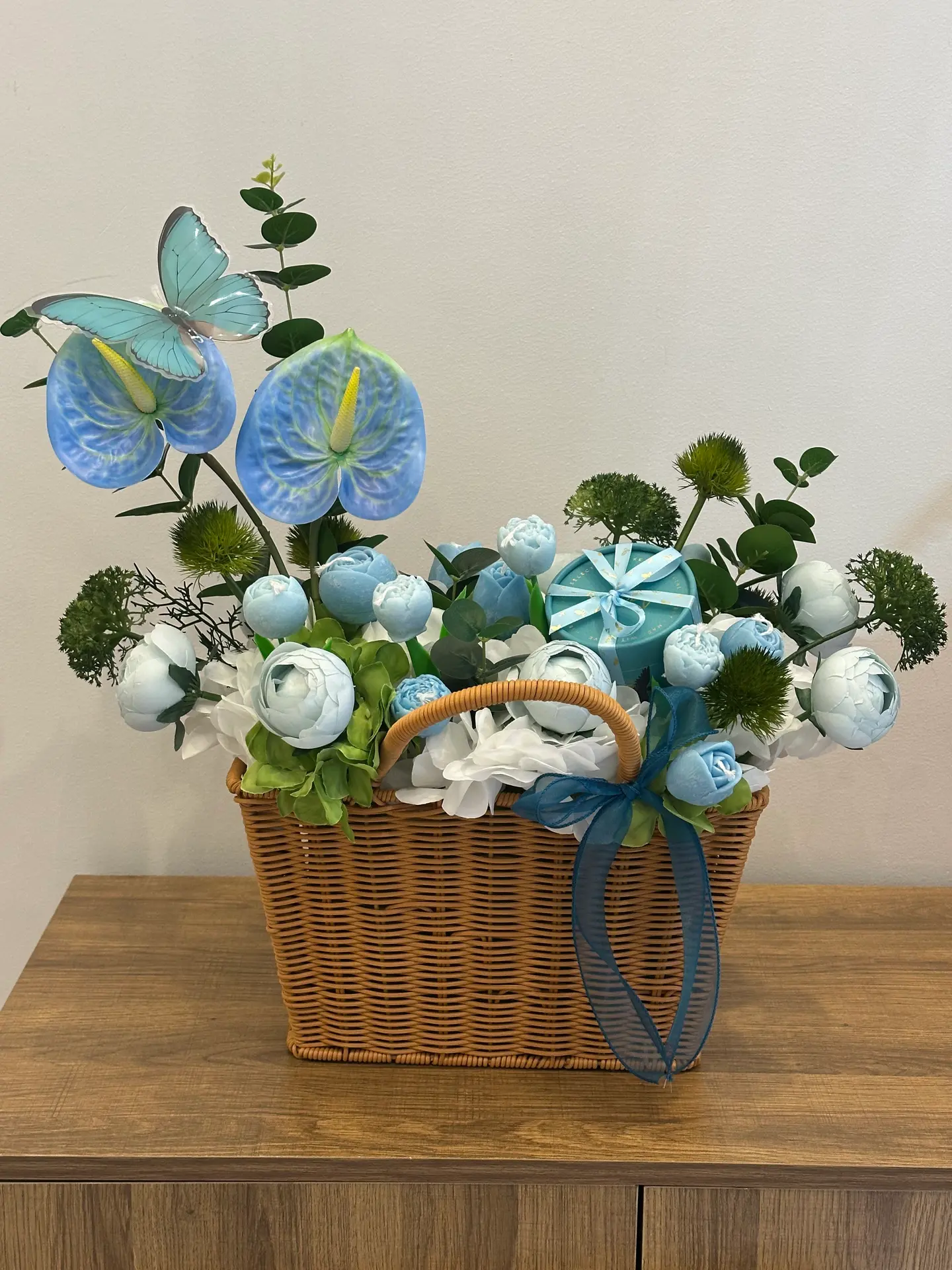 Candle Basket And Anoush Chocolate