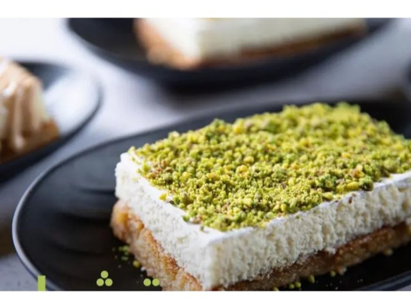 قشطوطة بسبوسة بالبستاشيو