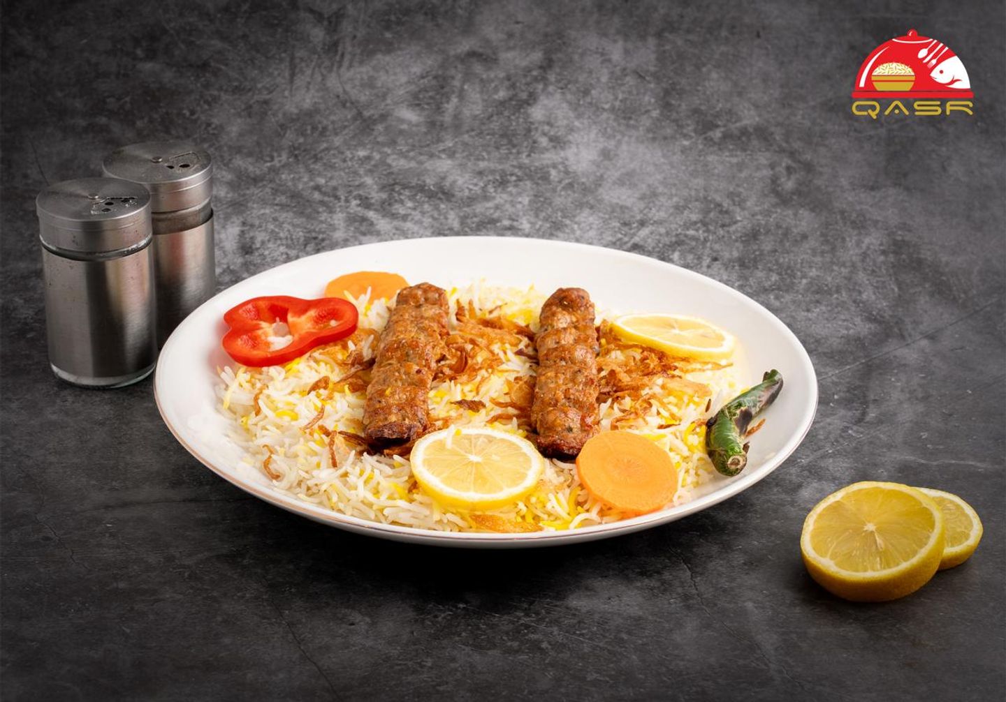 وجبة كباب دجاج مع الأرز