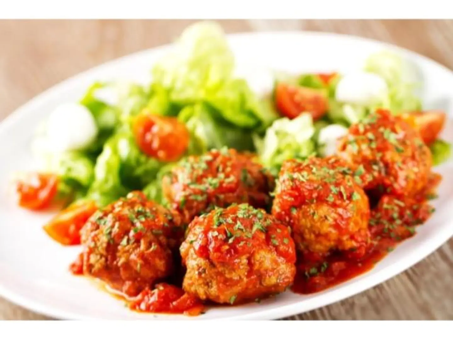 كفتة بالفرن بالطماطم