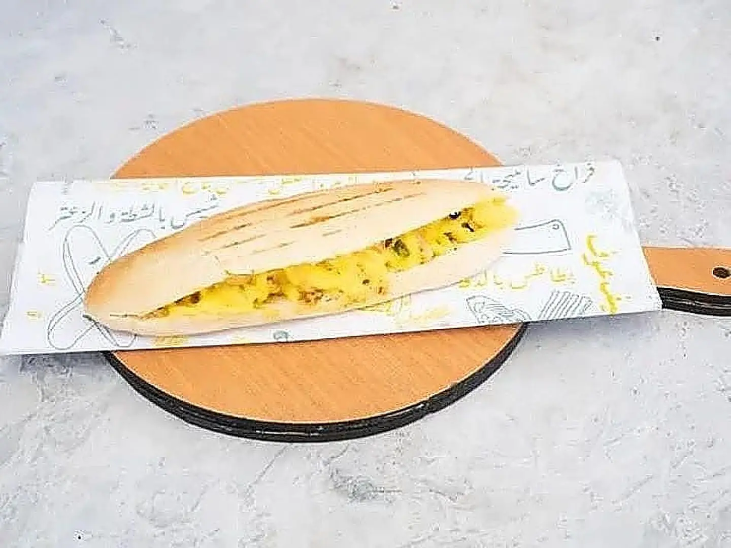 رغيف فراخ سايح عليها جبنة شيدر