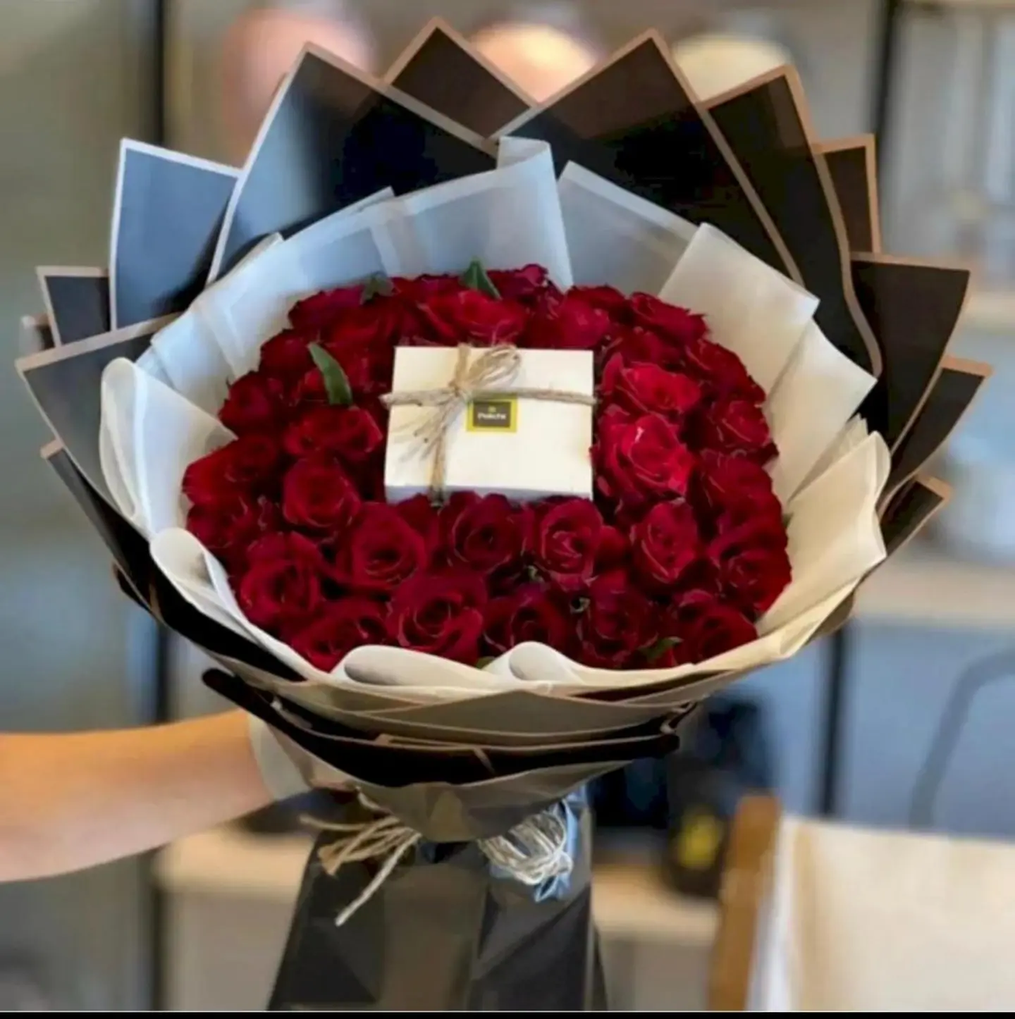 .باقة ورد وحلا باتشي