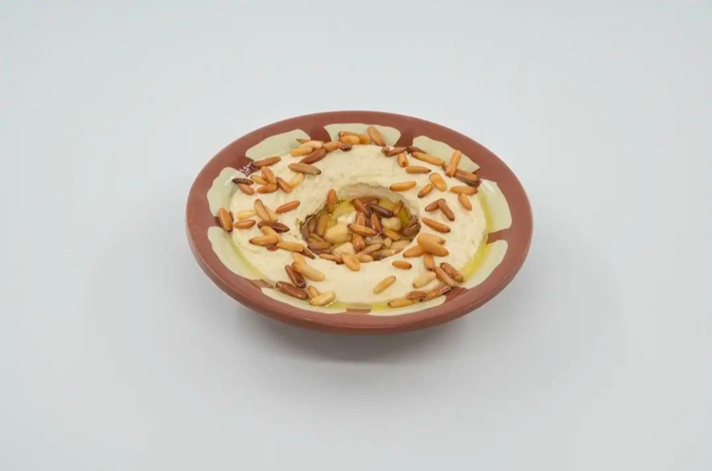 حمص مع سمن وصنوبر