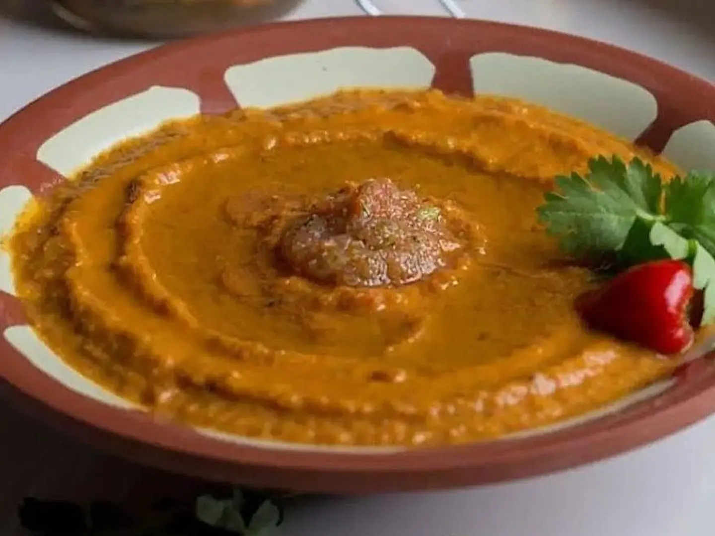 علبة فول وسط سادة
