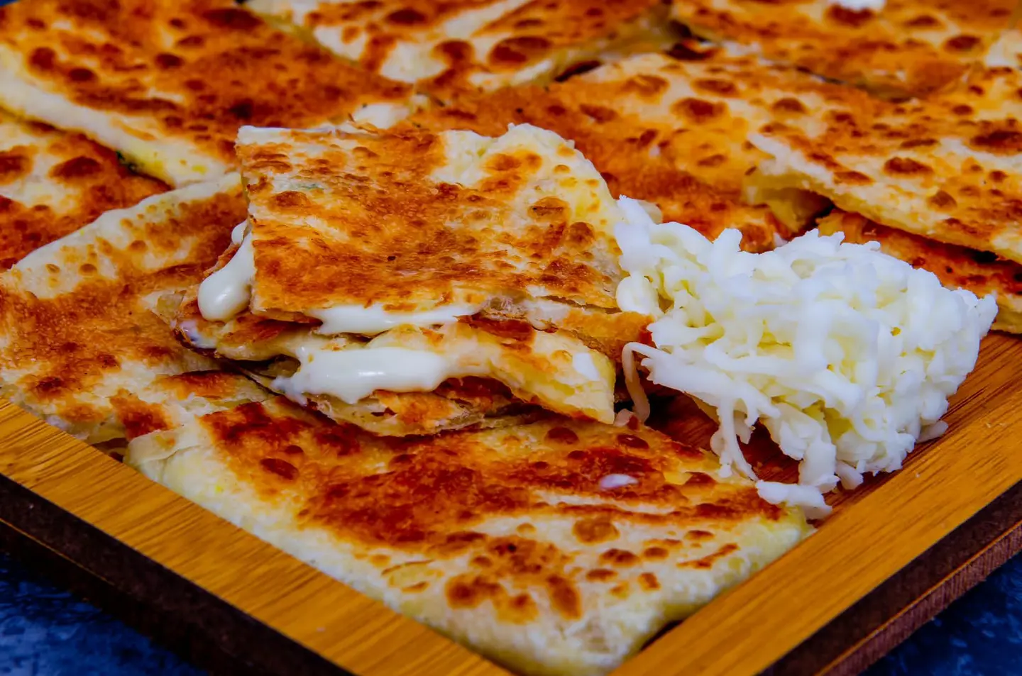 مطبق جبنة أبيض