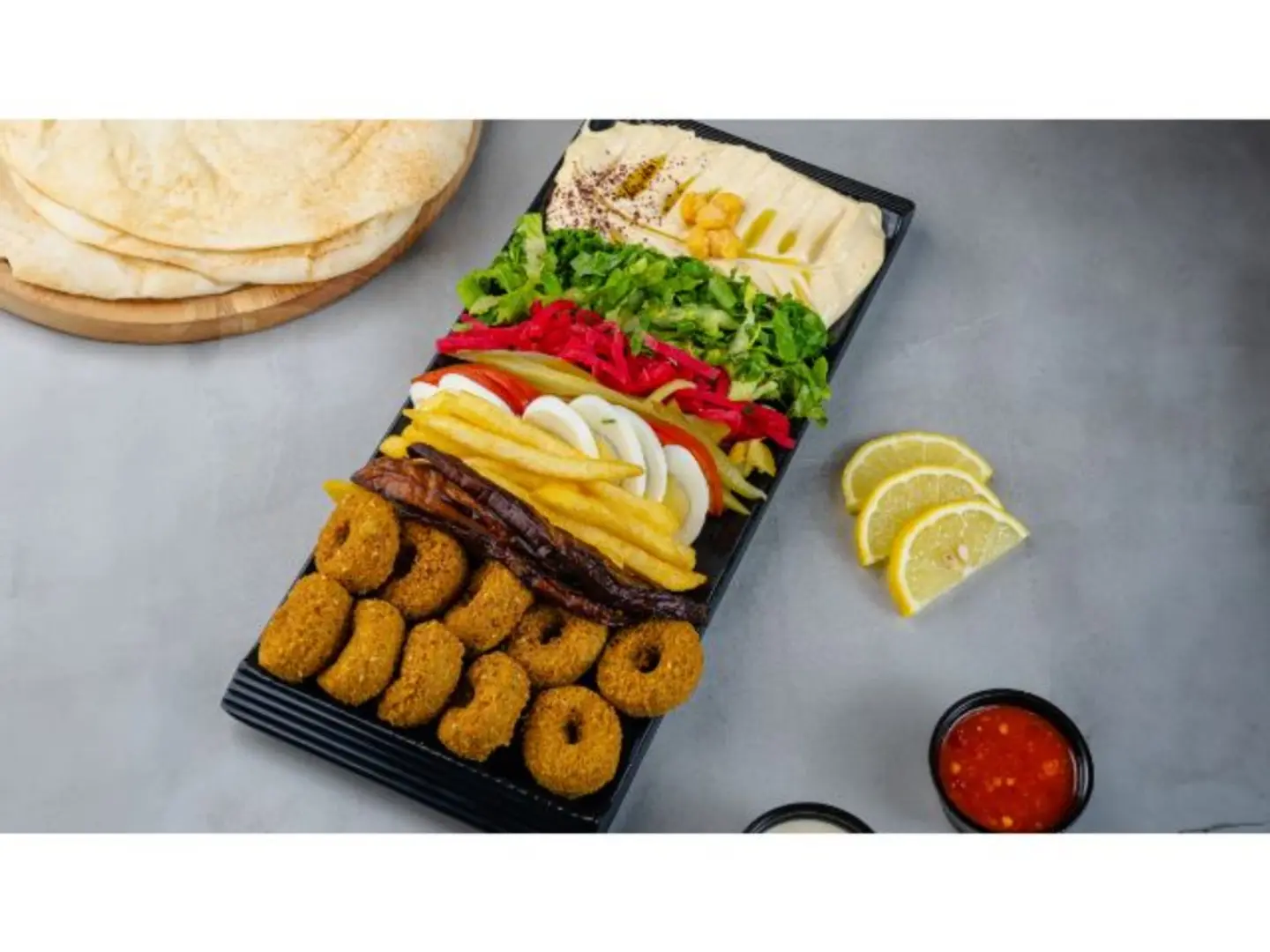 صحن فلافل وسط