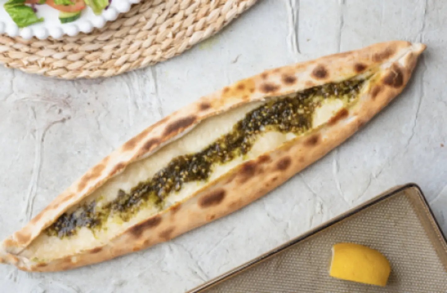 فطيرة عسل و زيتون و زعتر