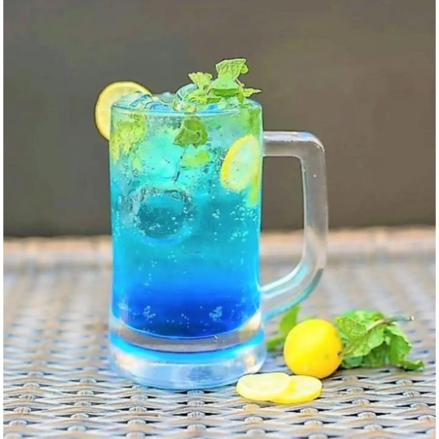 موهيتو توت أزرق