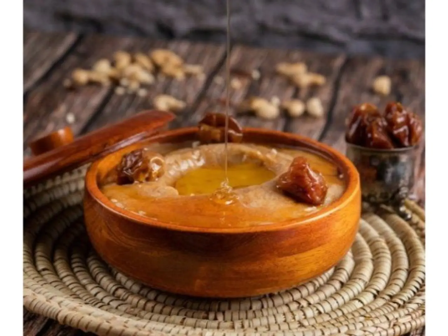 معصوب عسل مع تمر وحليب