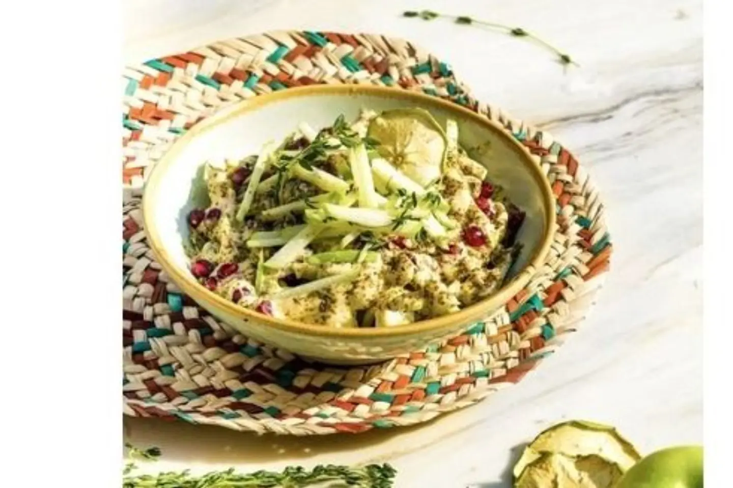 سلطة التفاح بالزعتر