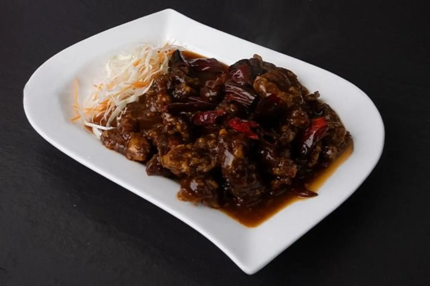 لحم البقر الجاف والفلفل الحار والثوم