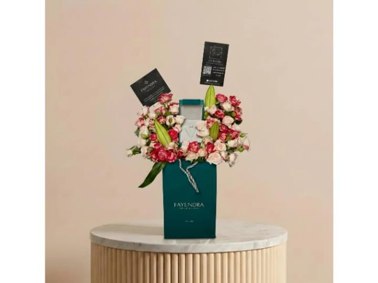 قلادة الفضة من فايندرا