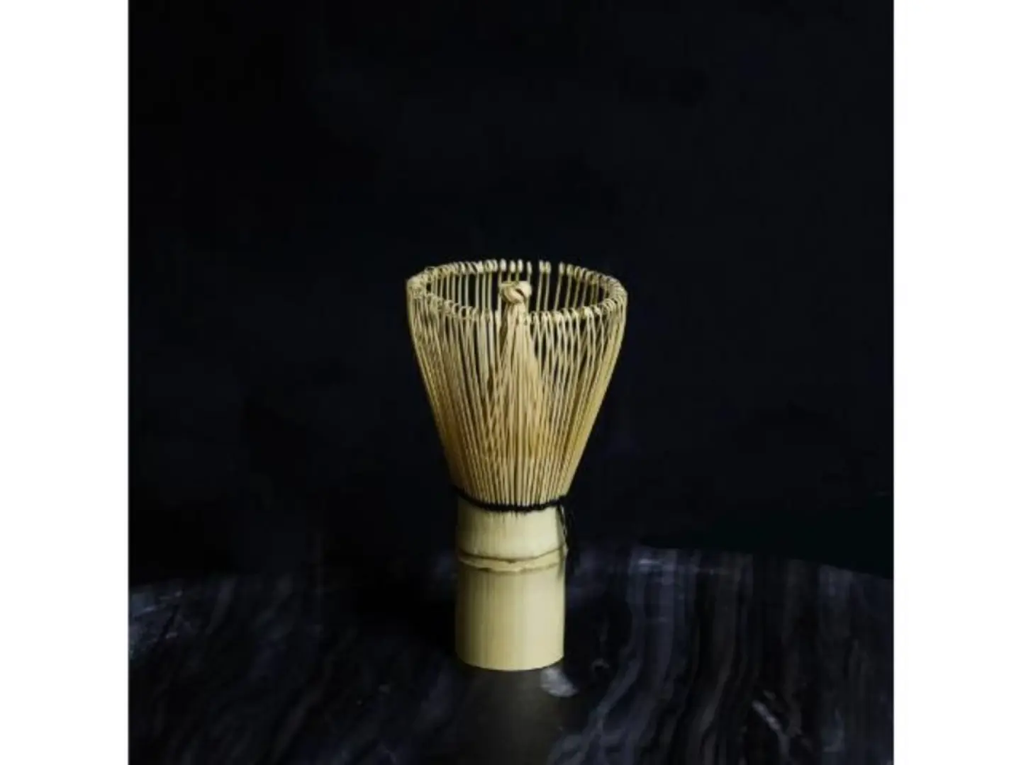 مخفق وملعقة ماتشا