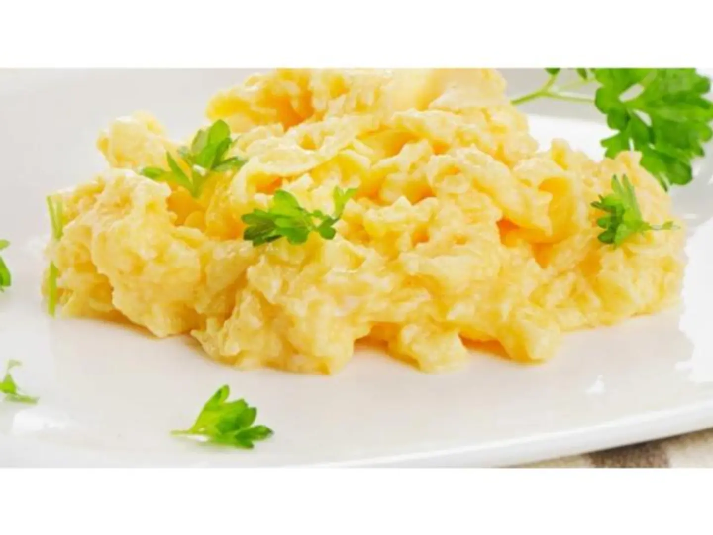 بيض سادة مع الجبن