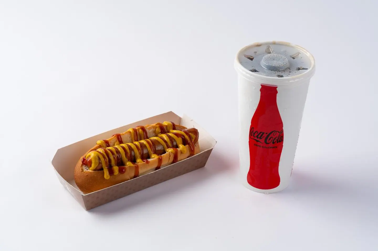 وجبة هوت دوج كومبو (1 هوت دوج + 1 كوكاكولا متوسطة الحجم)